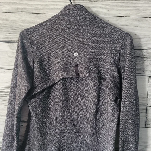 Define Lululemon jacket - Picture 2 of 3